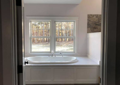 picture of large white bathtub